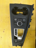 Audi A4 8W  Abdeckung soul/alu standard 8W1 713 111 C und 8W0 862 533 A  Getränkehalter soul (schwarz)